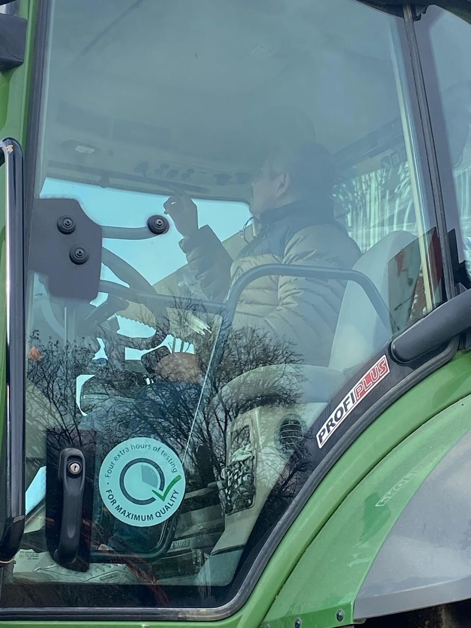 Tracteur FENDT 1050 VARIO PROFI + - photo slide 13