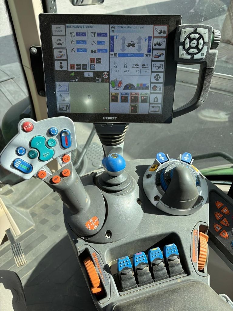 Tracteur FENDT 826 VARIO PROFI + - photo slide 11