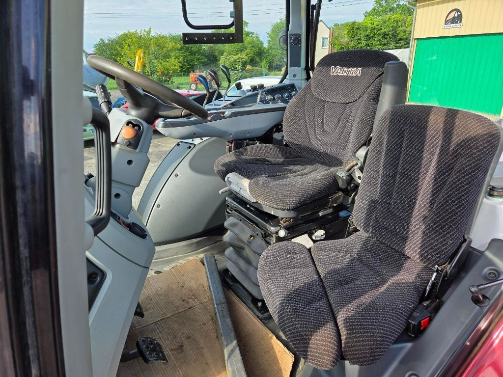 Tracteur VALTRA T154 H - photo slide 8