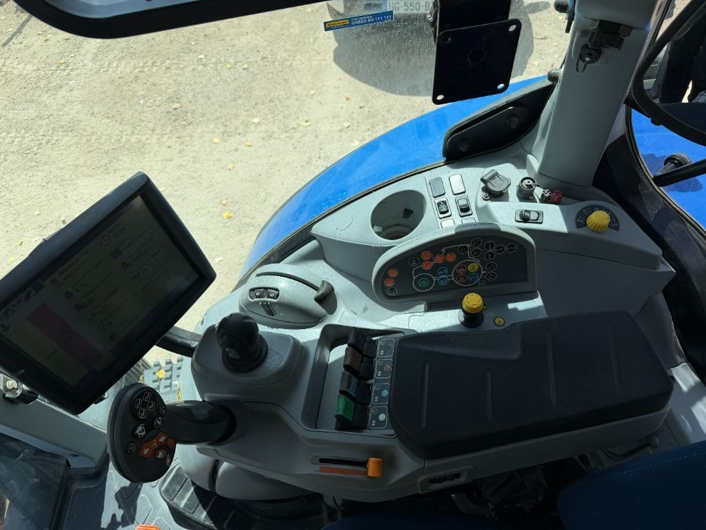 Tracteur NEW HOLLAND T7.230 PC - photo slide 17