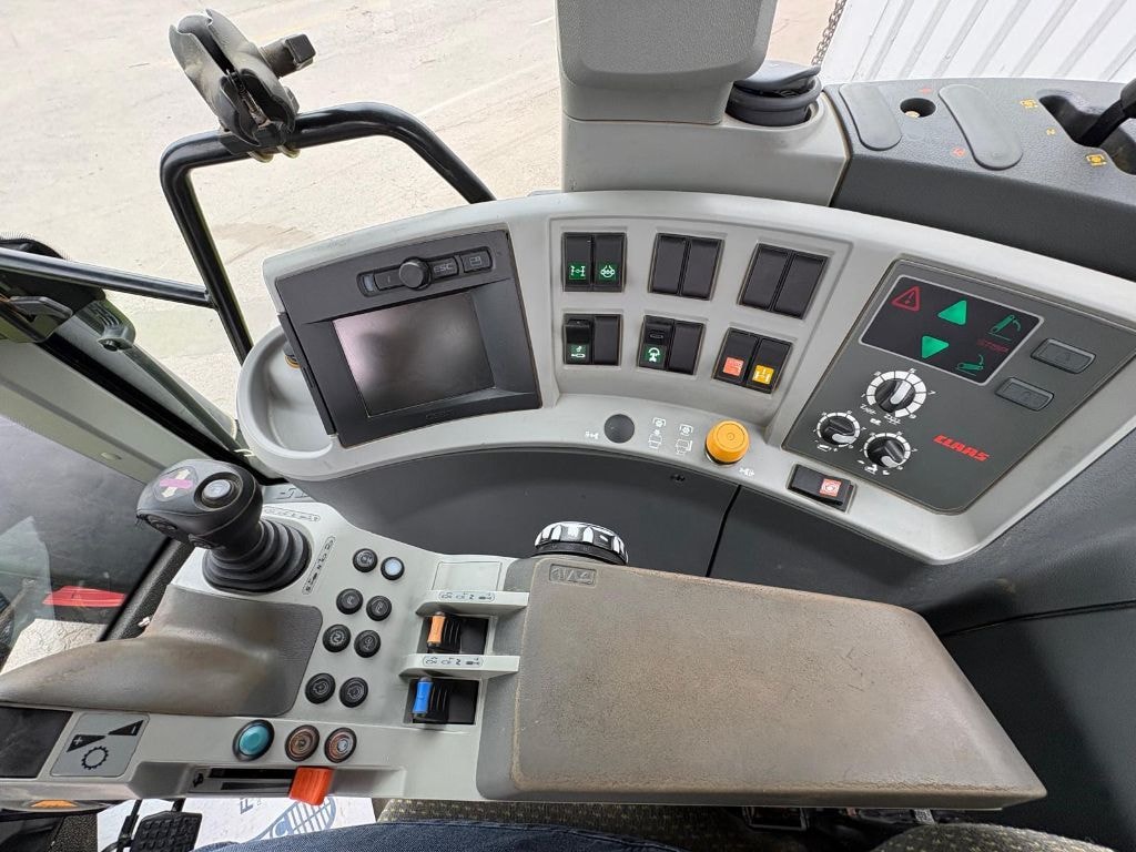 Tracteur CLAAS Axion 820 cmatic CEBIS  - photo slide 11