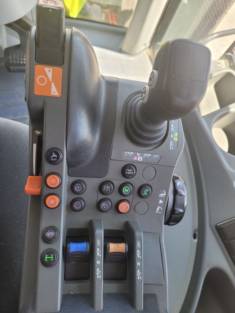 Tracteur CLAAS AXION 920 CMATIC CIS + - photo slide 15