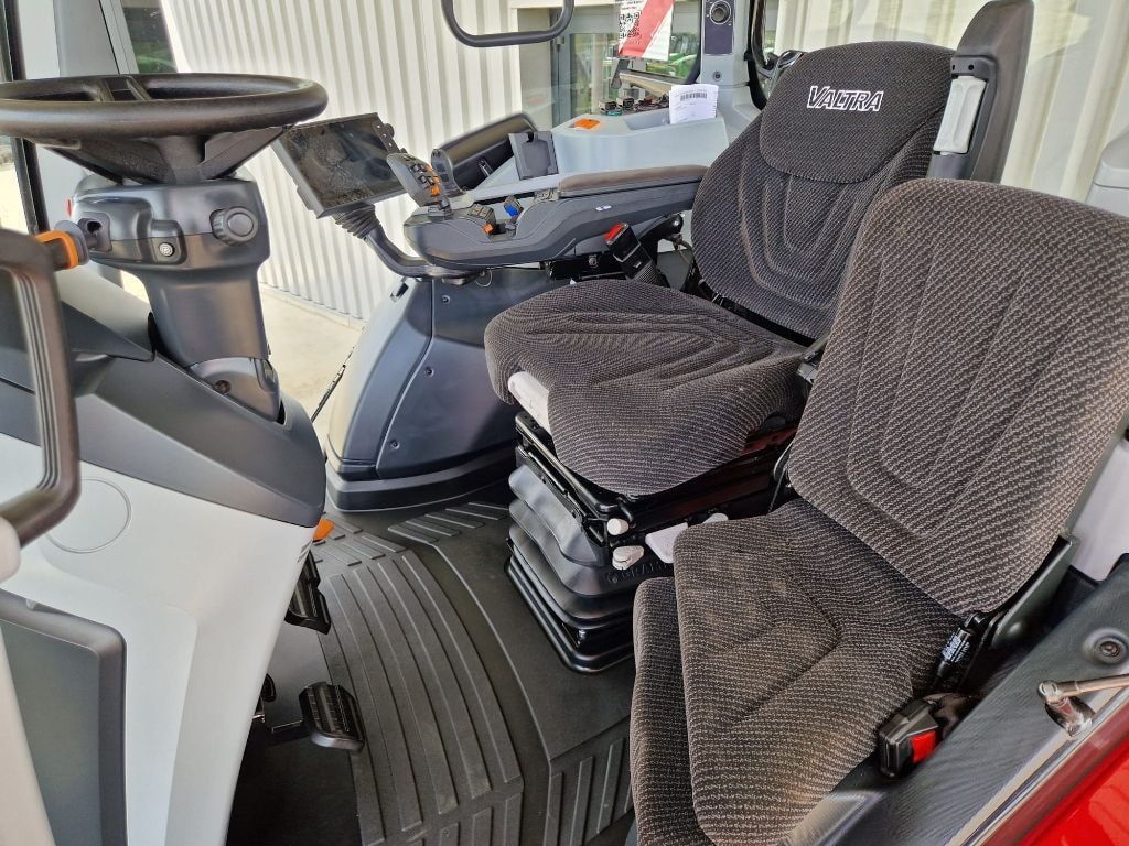 Tracteur VALTRA Q245 - photo slide 4