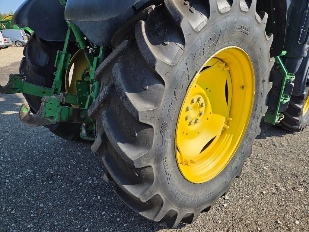 Tracteur chargeur JOHN DEERE 6110M - photo slide 12