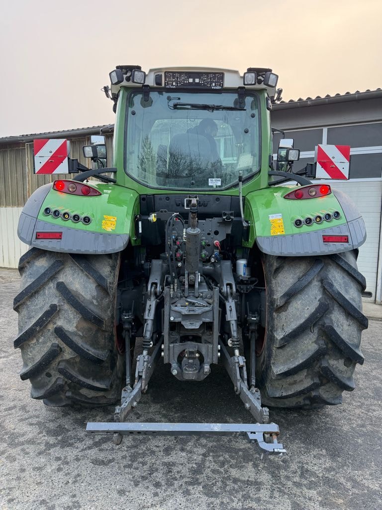 Tracteur FENDT 724 - photo slide 11