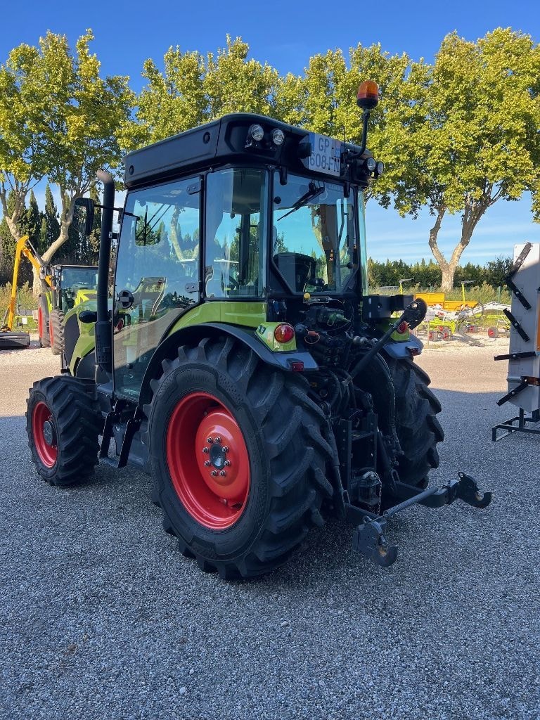 Tracteur CLAAS Nexos 240  L - photo slide 3