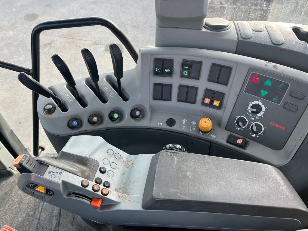 Tracteur CLAAS ARION 630 - photo slide 11