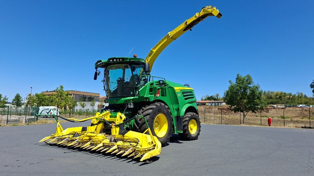 Ensileuse JOHN DEERE 8200 - photo slide 1
