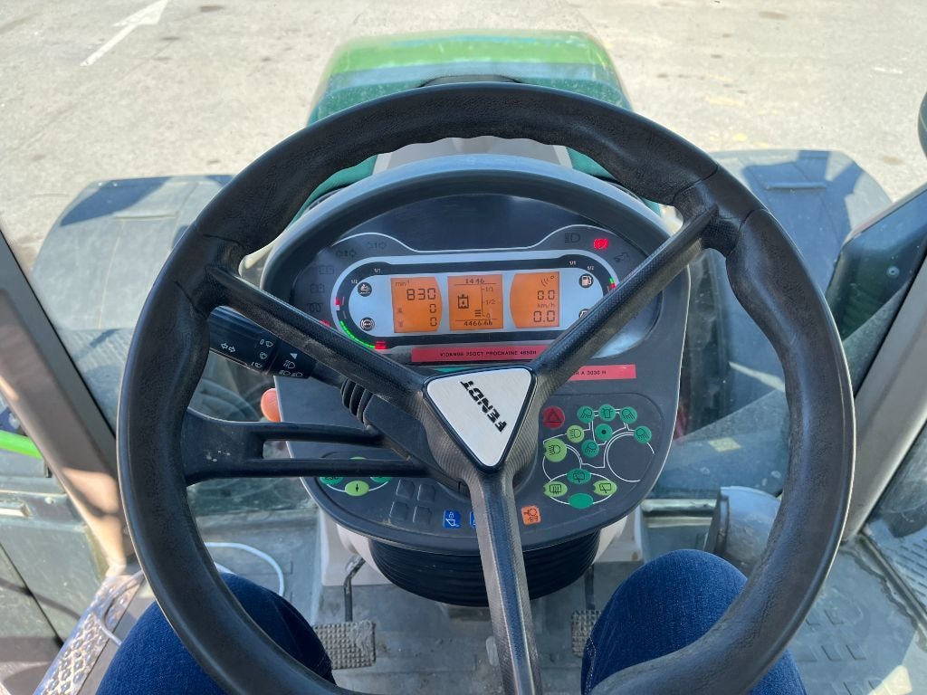 Tracteur FENDT 724 VARIO PROFI + - photo slide 15
