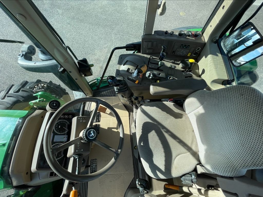 Tracteur JOHN DEERE 6110 - photo slide 9