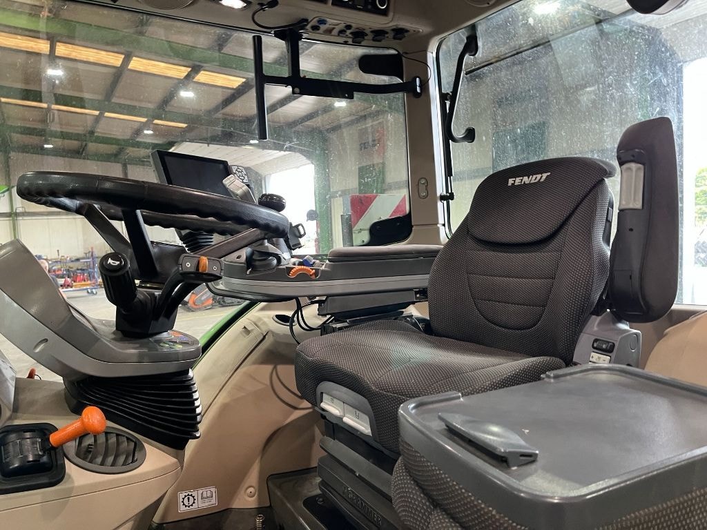 Tracteur FENDT 724 VARIO PROFI + - photo slide 12