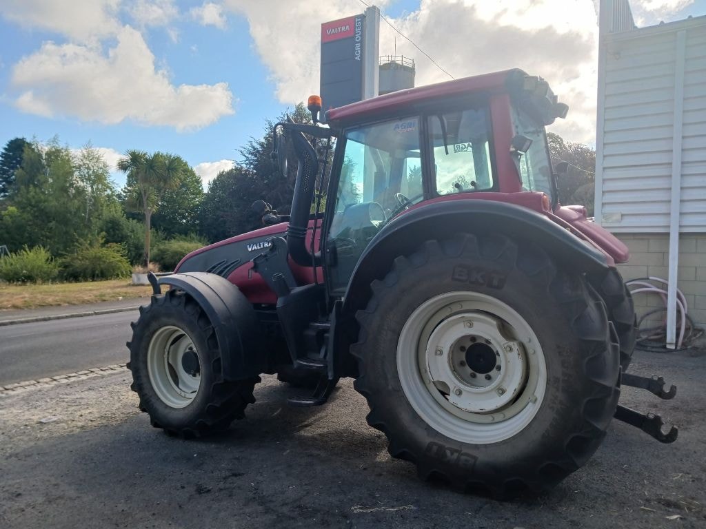 Tracteur VALTRA T152D - photo slide 5