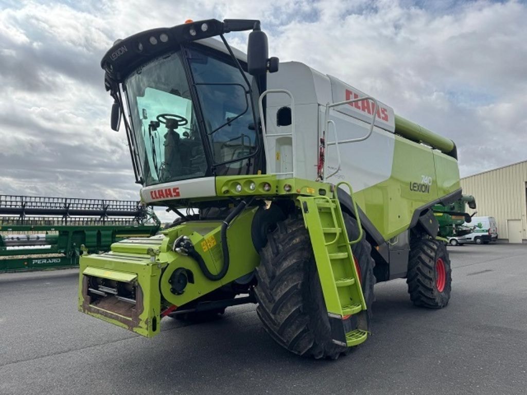 Moissonneuse CLAAS LEXION 740 - photo slide 4
