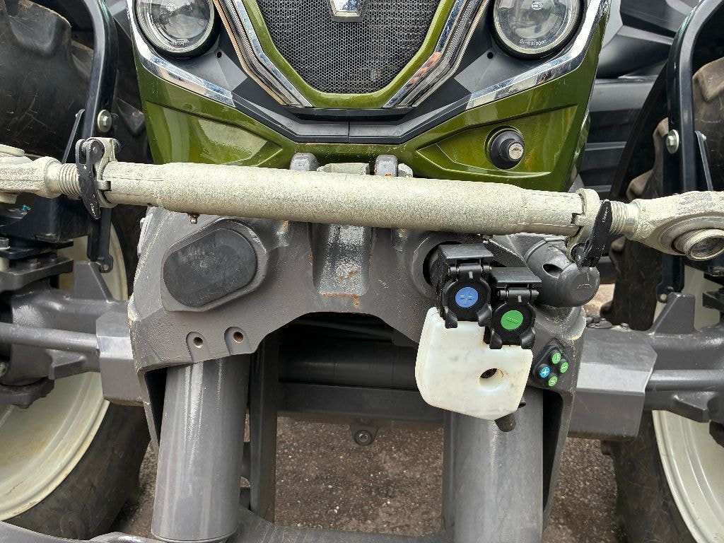 Tracteur VALTRA N 135 A - photo slide 9