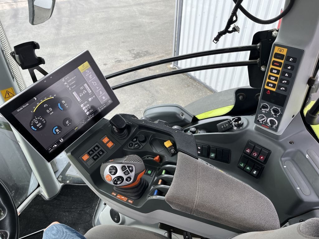 Tracteur CLAAS AXION 850 C-matic Cemis 1200 - photo slide 9