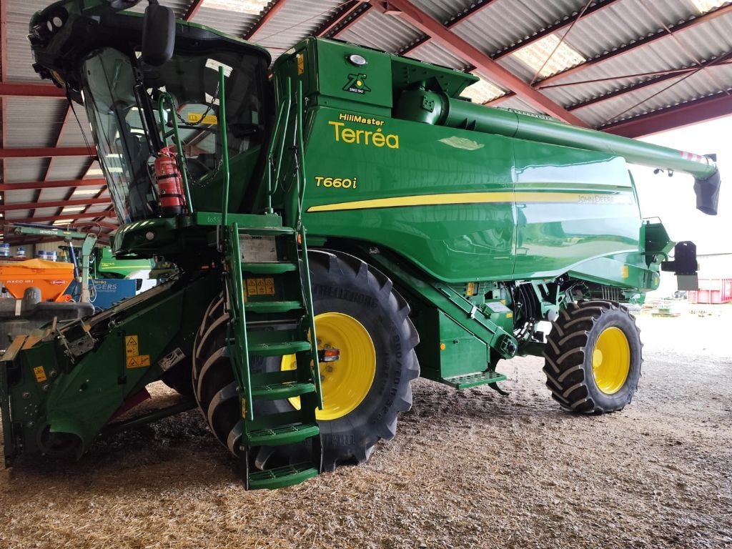 Moissonneuse JOHN DEERE T660 HM - photo slide 1