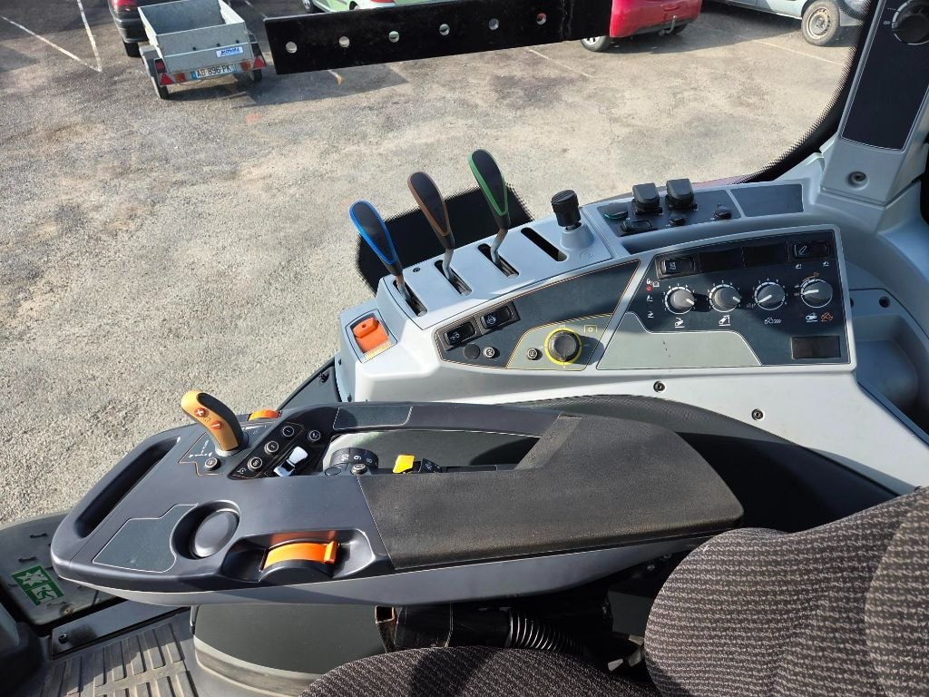 Tracteur VALTRA T154 H - photo slide 12