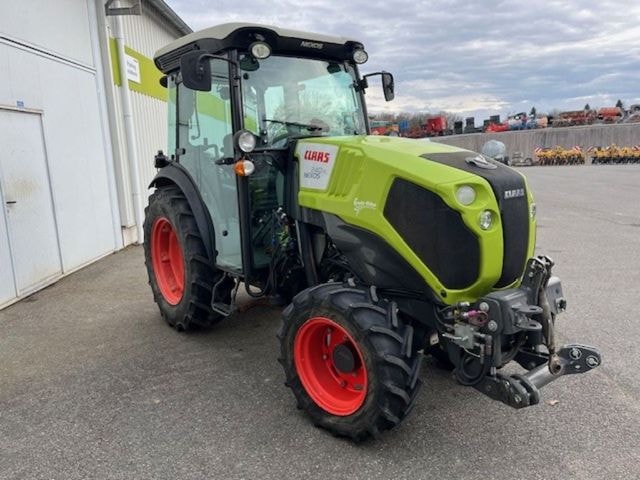 Tracteur fruitier CLAAS Nexos 240 VL - photo slide 4