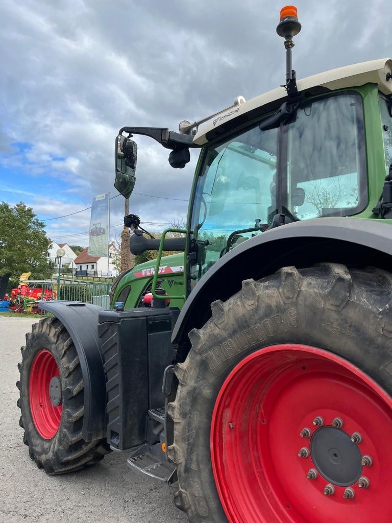 Tracteur FENDT 724 VARIO POWER - photo slide 7