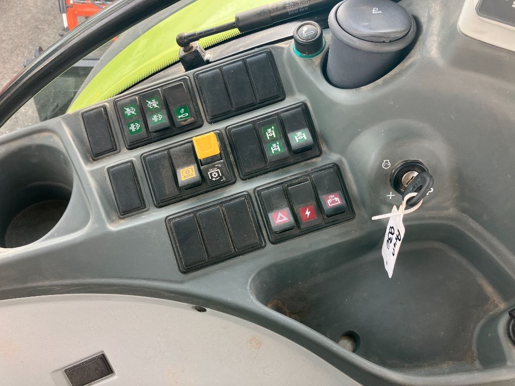 Tracteur CLAAS ARION 610 CIS+ - photo slide 10