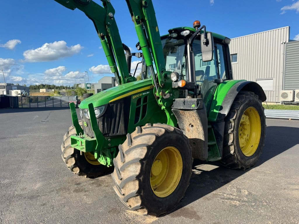 Tracteur chargeur JOHN DEERE 6100M - photo slide 1