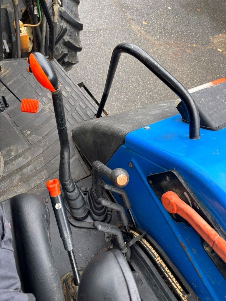 Tracteur chargeur NEW HOLLAND TL 90 - photo slide 3