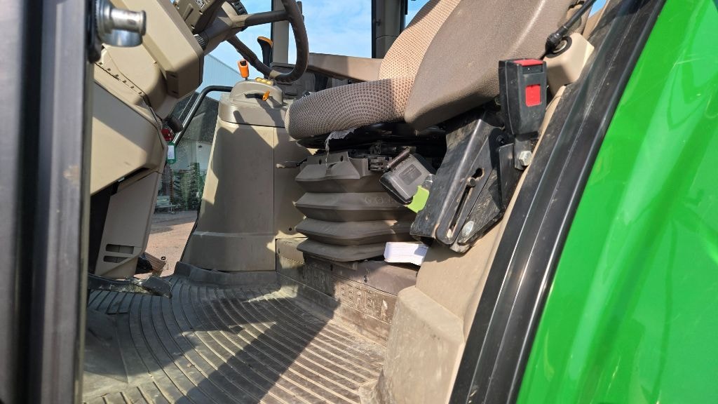 Tracteur JOHN DEERE 6135M - photo slide 4
