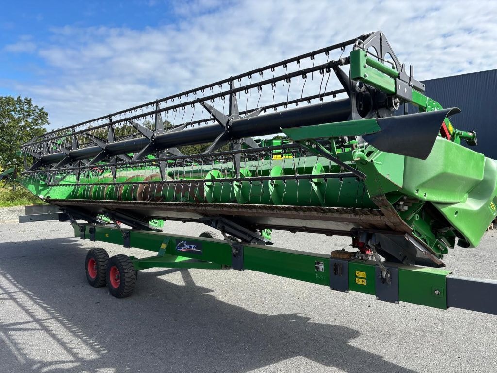 Moissonneuse JOHN DEERE T 660 - photo slide 10