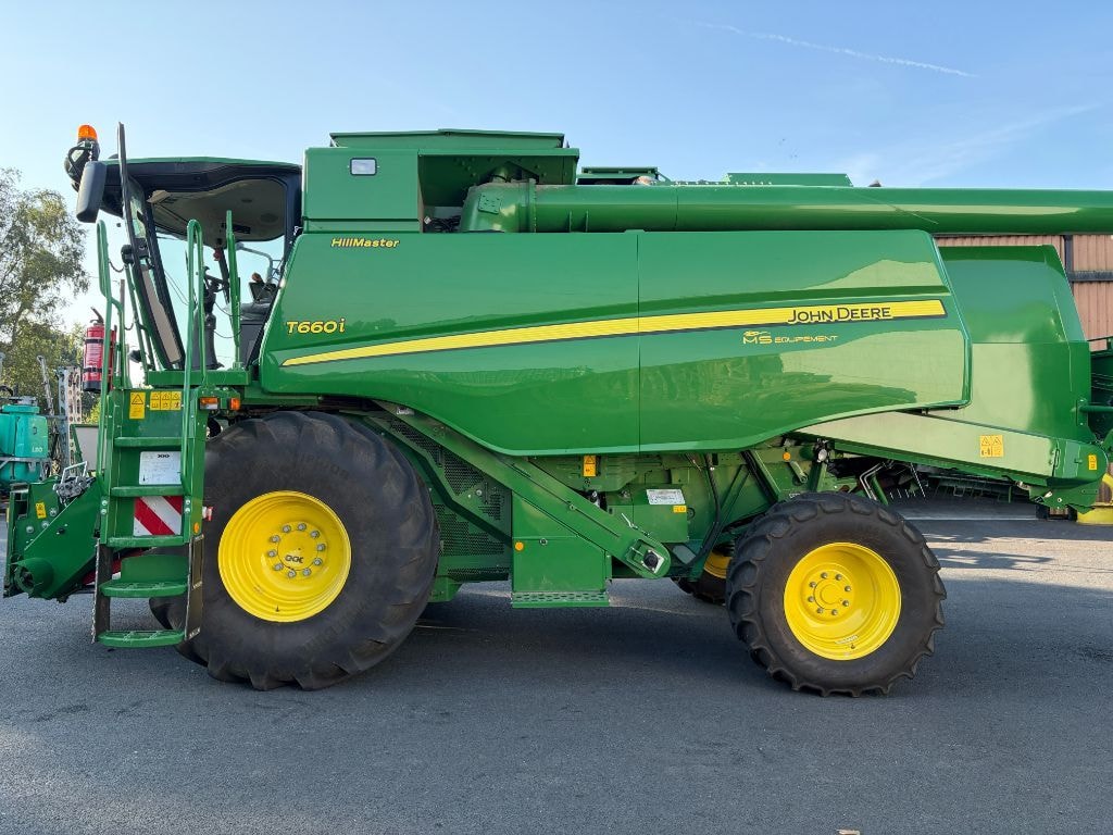 Moissonneuse JOHN DEERE T660 HM - photo slide 1