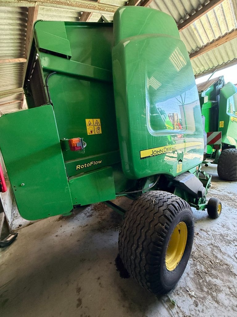 Presse balles rondes JOHN DEERE 864 - photo slide 9