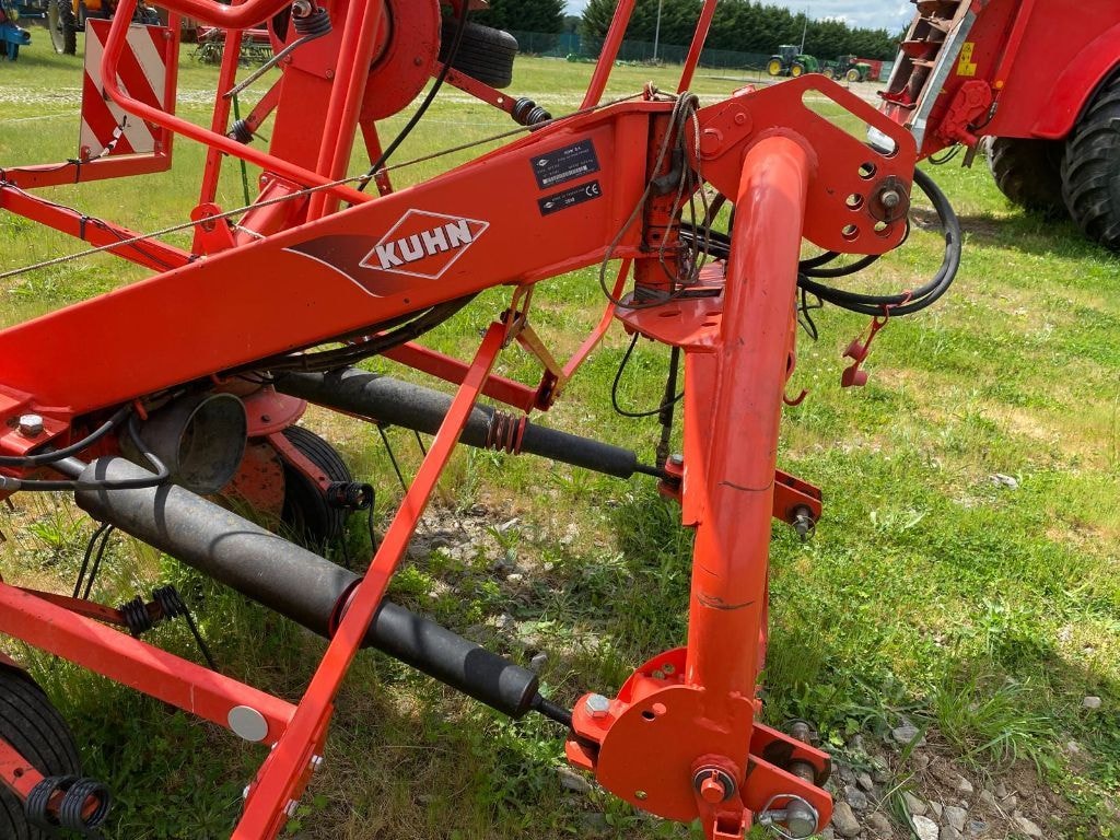 Faneuse KUHN Gf 8702 - photo slide 13