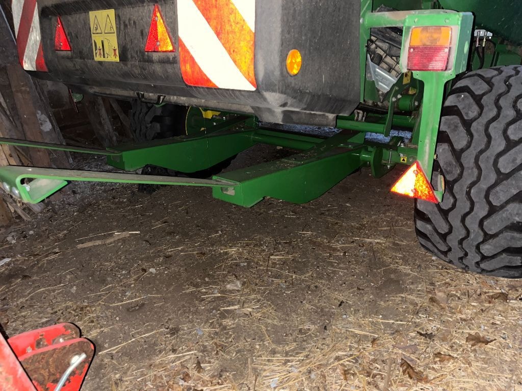 Presse balles rondes JOHN DEERE V451M - photo slide 10