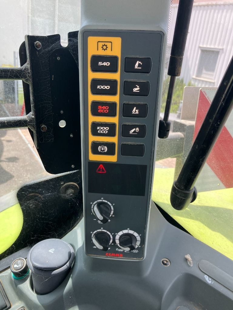 Tracteur CLAAS ARION 660 CIS+ - photo slide 11