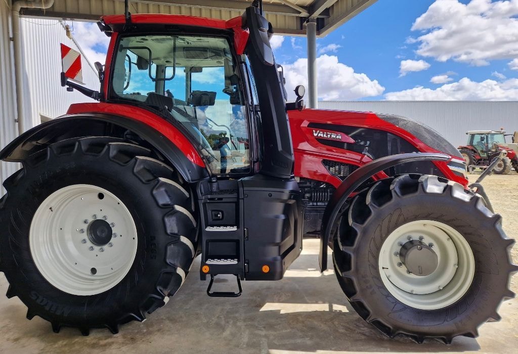 Tracteur VALTRA Q245 - photo slide 13