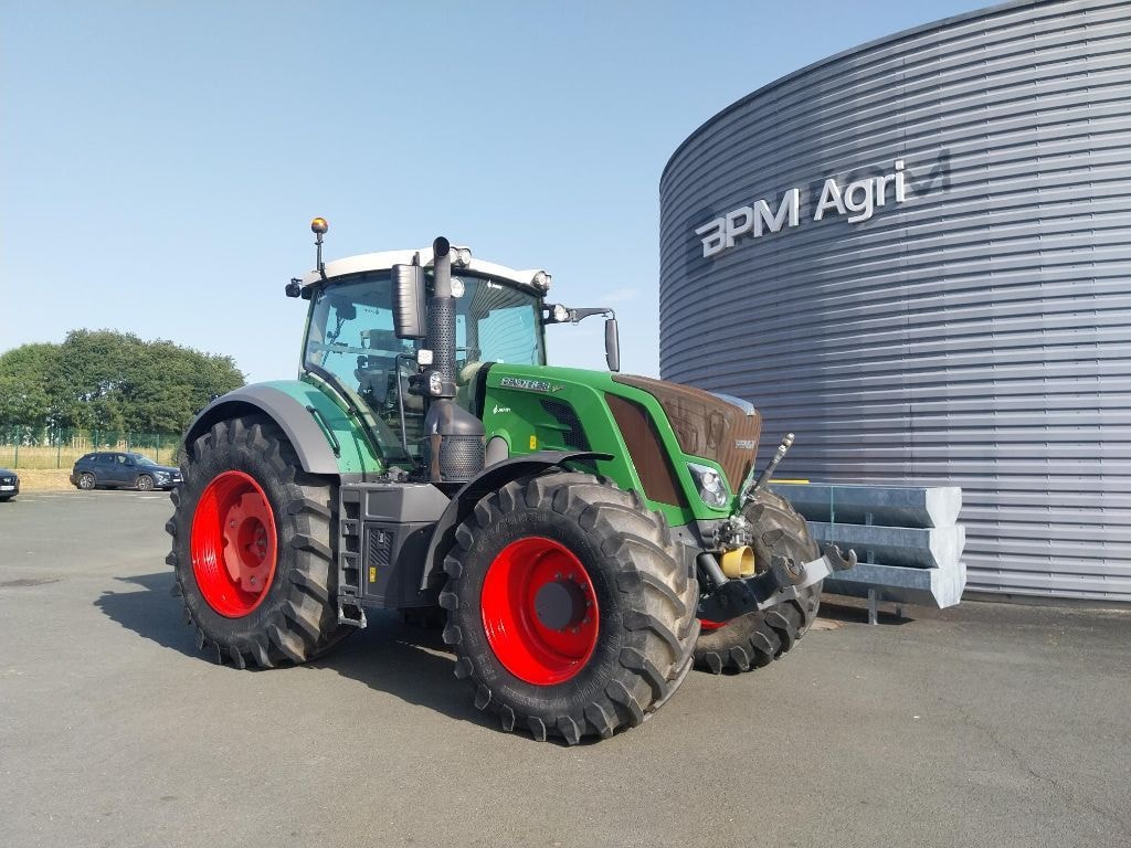 Tracteur FENDT 828 - photo slide 2
