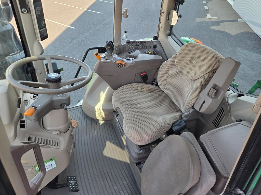 Tracteur chargeur JOHN DEERE 6100M - photo slide 15