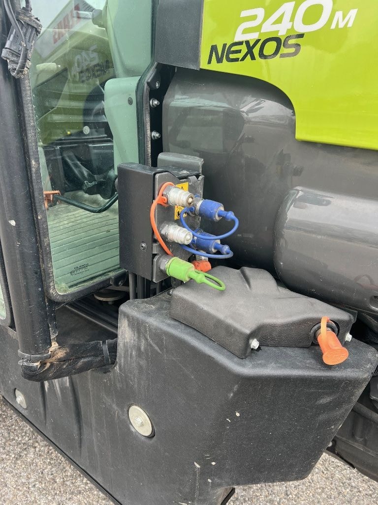Tracteur CLAAS Nexos 240 m - photo slide 19