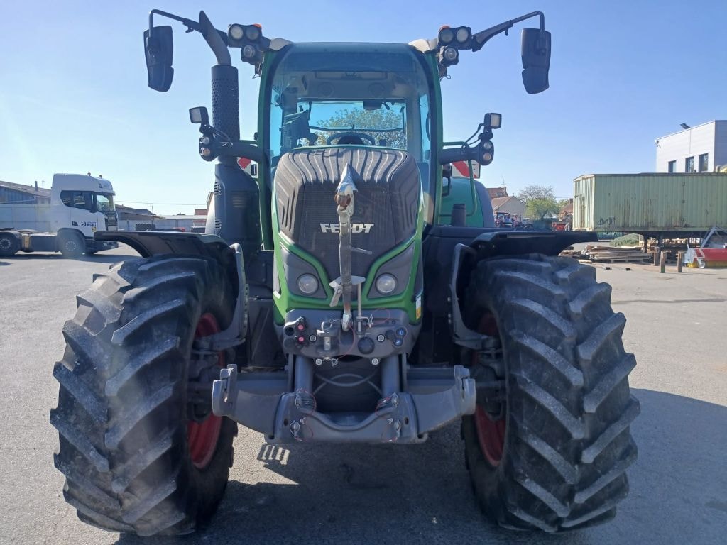 Tracteur FENDT 724 VARIO POWER - photo slide 2