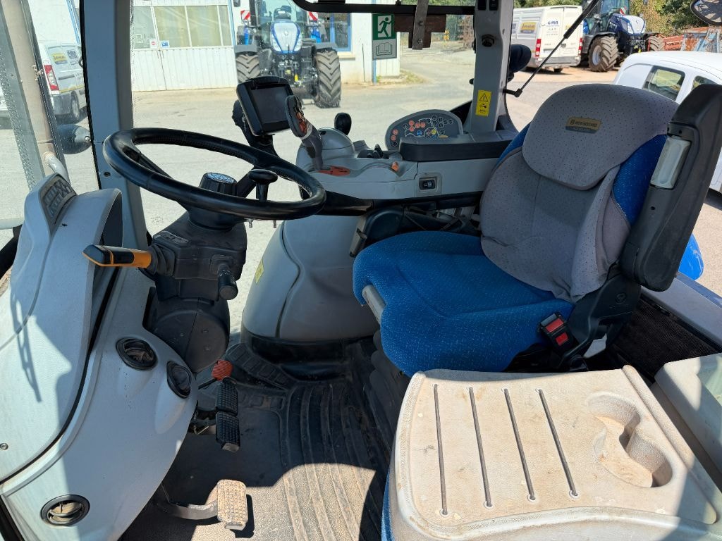 Tracteur NEW HOLLAND T7.235 AC       - photo slide 15