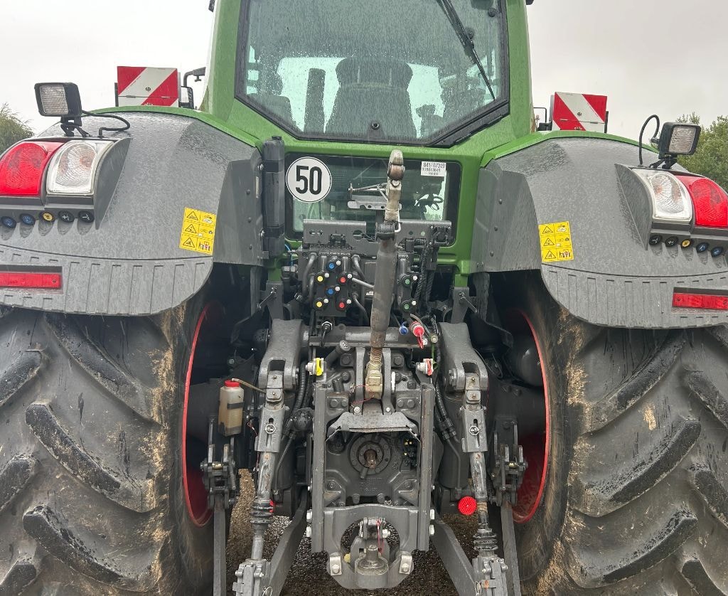 Tracteur FENDT 826 VARIO PROFI + - photo slide 9