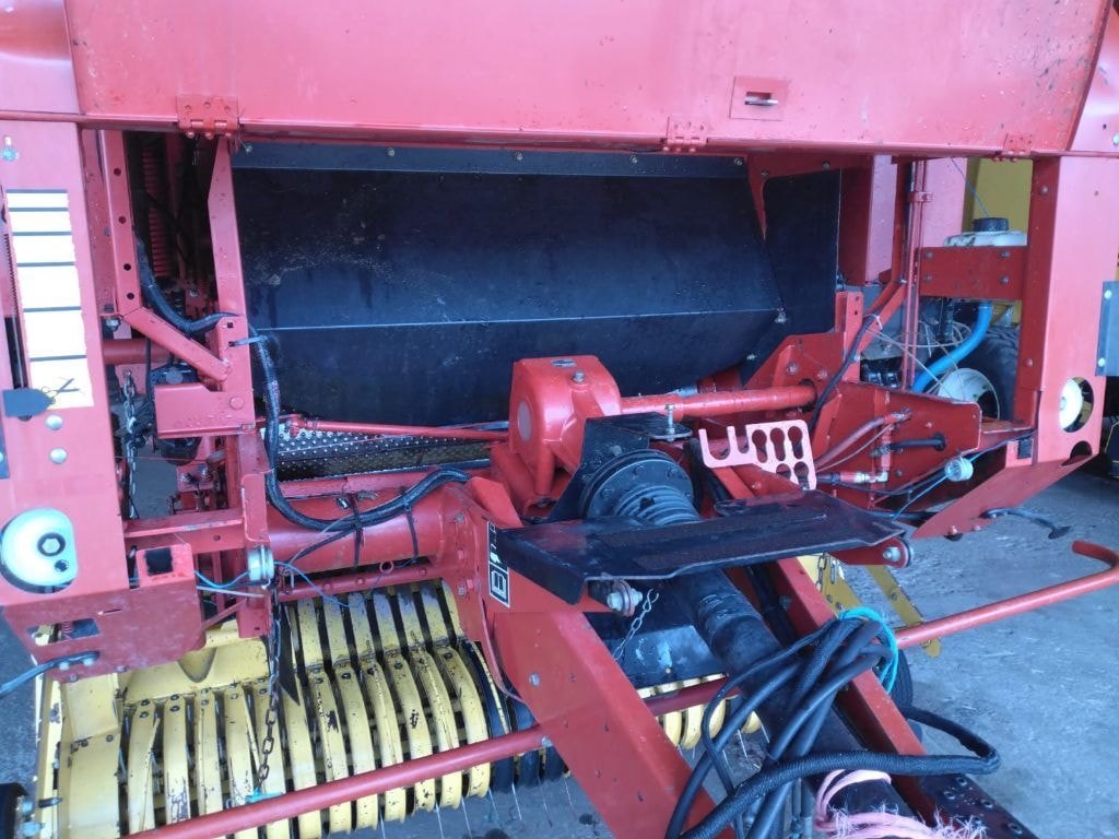 Presse balles rondes NEW HOLLAND BR 750 - photo slide 16