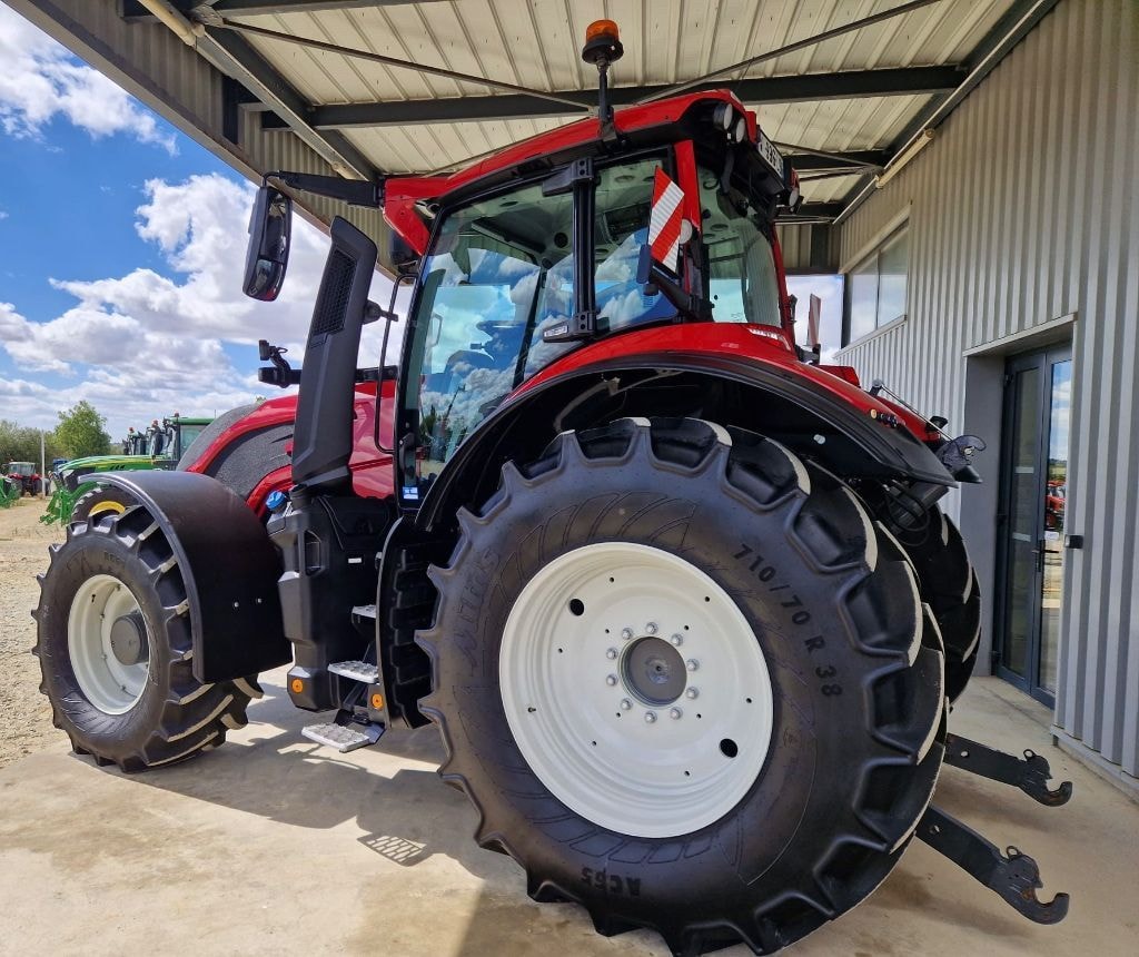 Tracteur VALTRA Q245 - photo slide 6