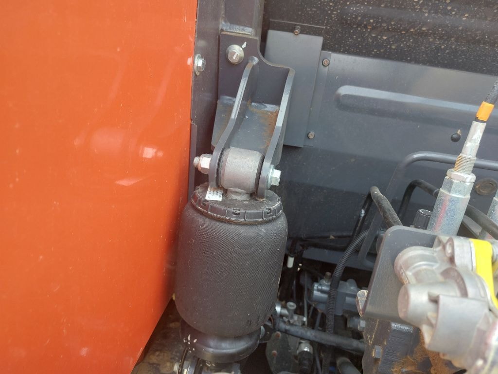 Tracteur KUBOTA M7 153 - photo slide 11