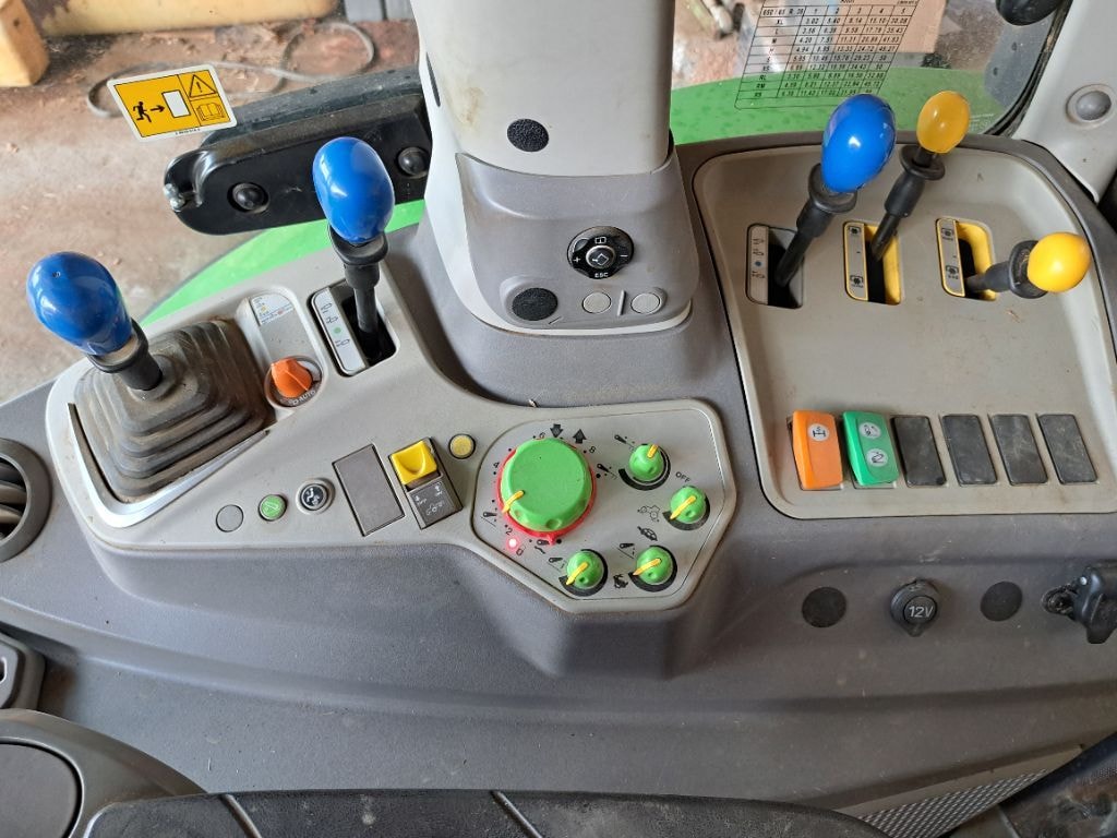 Tracteur DEUTZ FAHR Agrotron 6155 RC shift - photo slide 16