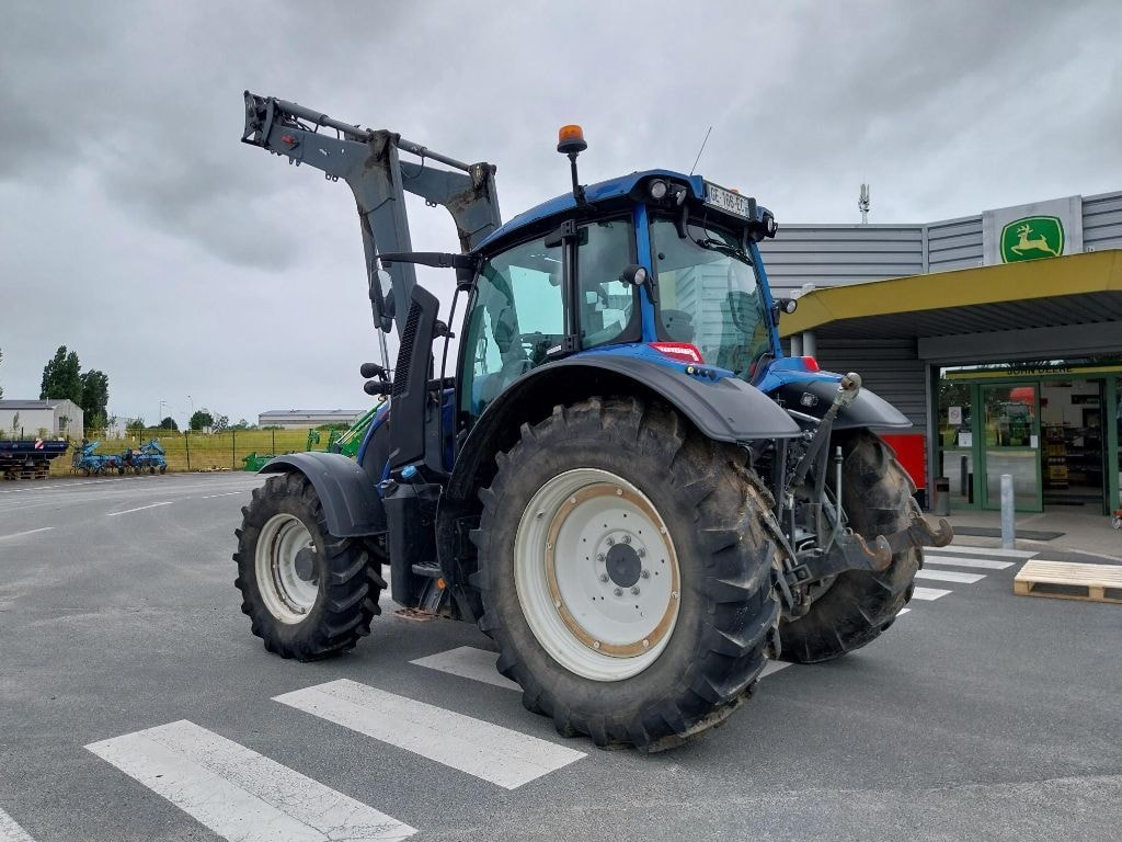Tracteur chargeur VALTRA N 135 - photo slide 3