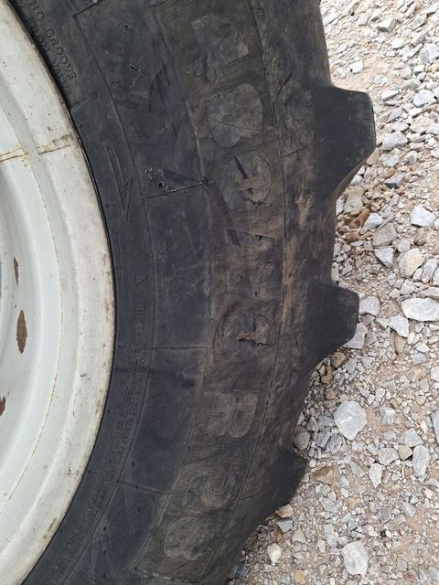 Tracteur VALTRA T144  ACTIVE - photo slide 19
