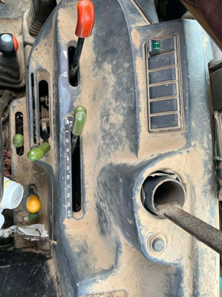 Tracteur CLAAS AXOS 340 - photo slide 25
