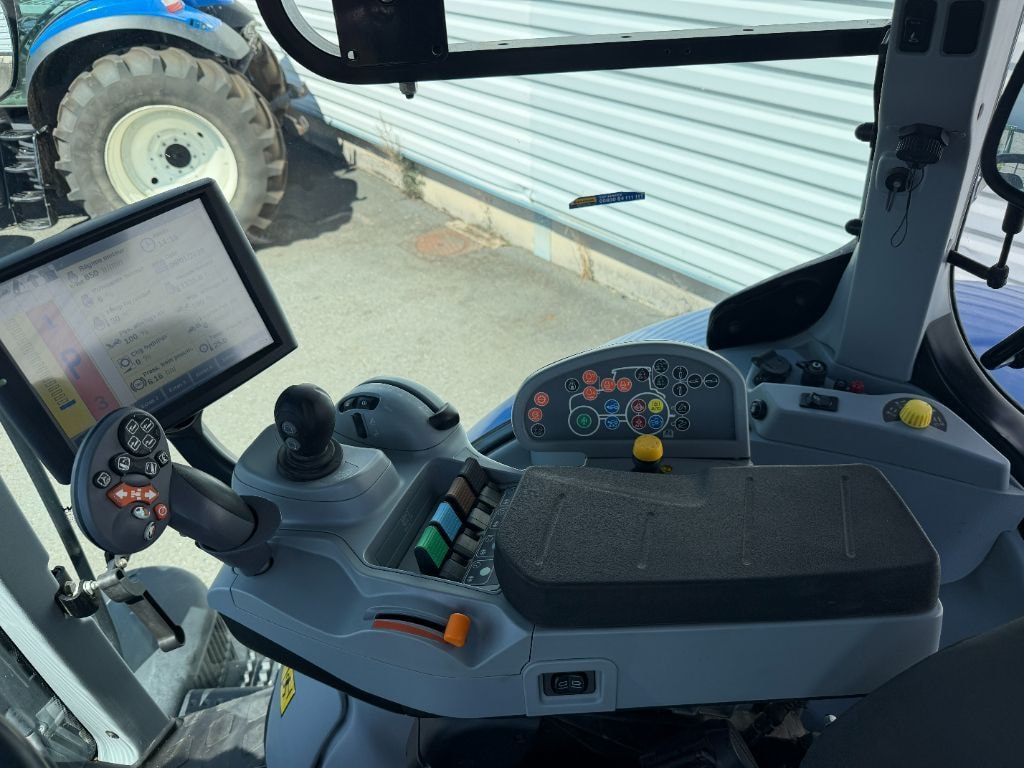 Tracteur NEW HOLLAND T7.230 - photo slide 14