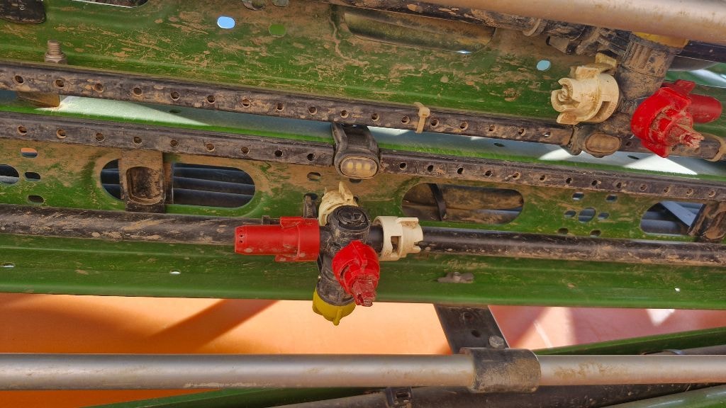 Pulverisateur AMAZONE UX 6201 - photo slide 12