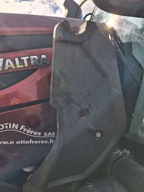 Tracteur chargeur VALTRA N 135A - photo slide 14